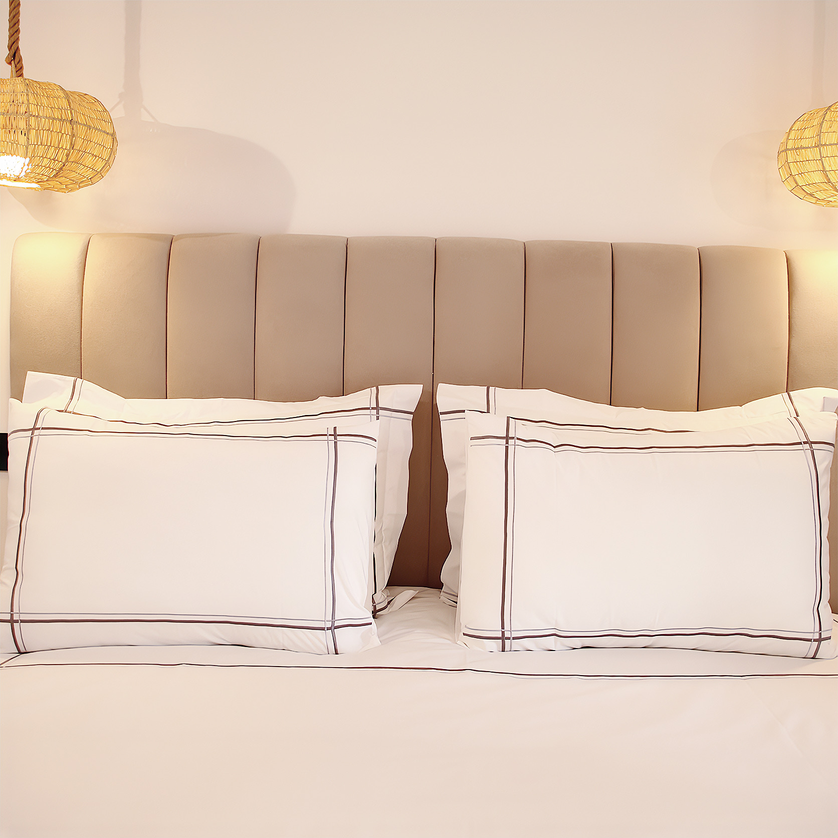 Nuances Croisées – Bourdons Gris Foncé & Gris Claire